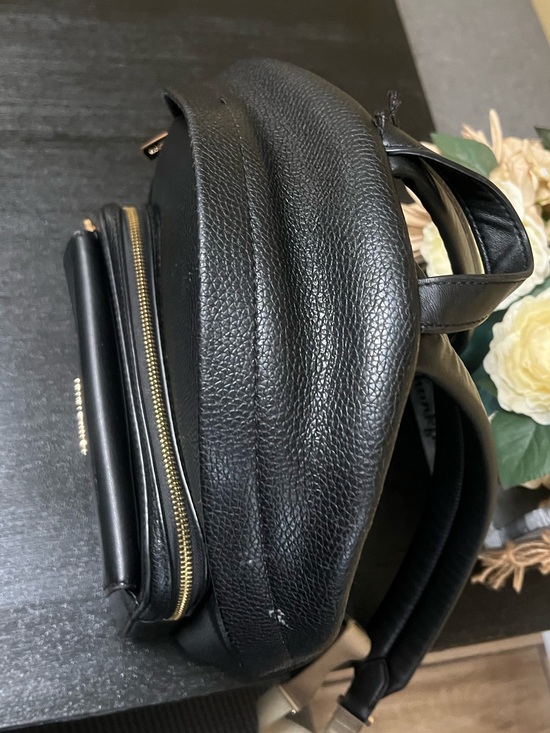 Michale Kors Maisie Medium Pebbled Leather 2-in-1 Backpack. Pre-Owned.